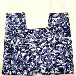Athleta Blue and White Floral Capri Leggings